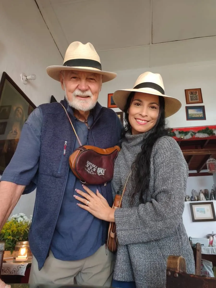 A student from Toucan Spanish School and a local Colombian teacher smiling together, showcasing the friendly connections made when you learn Spanish in Colombia.